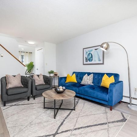 Beautiful 3 Bedroom Condo In Hartford! Exterior photo