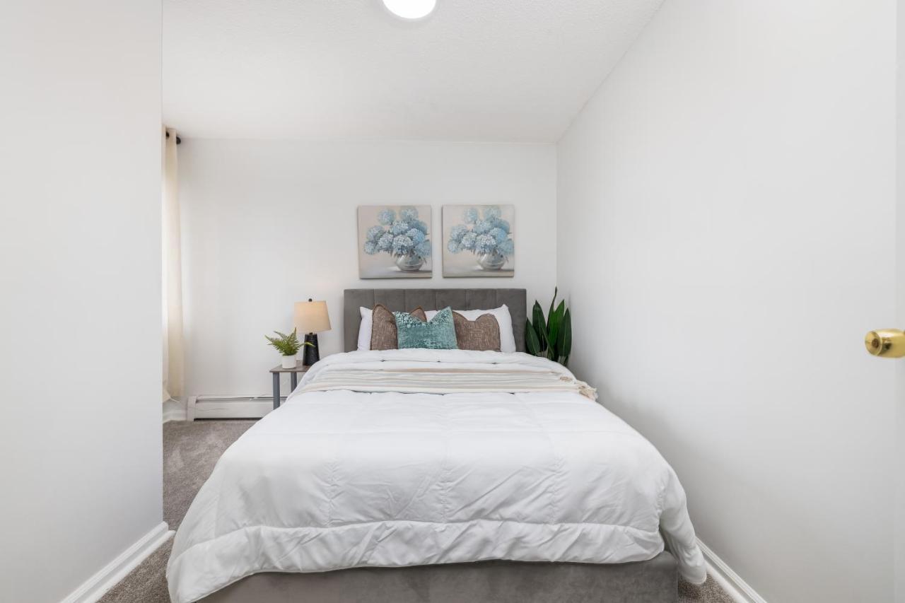 Beautiful 3 Bedroom Condo In Hartford! Exterior photo